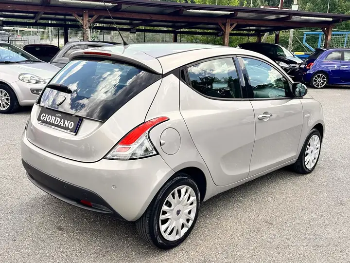 Lancia Ypsilon 2011 photo 5