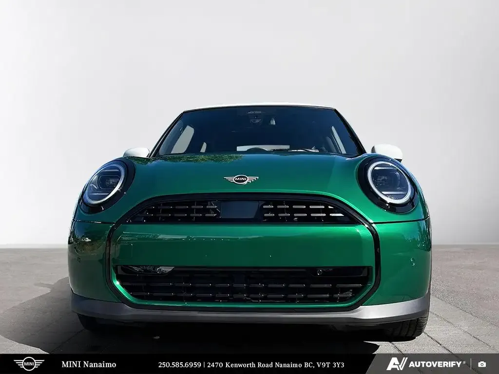 Mini 3 Door 2026 photo 2