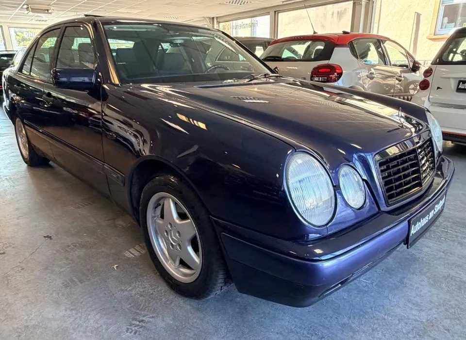 Mercedes-Benz E 220