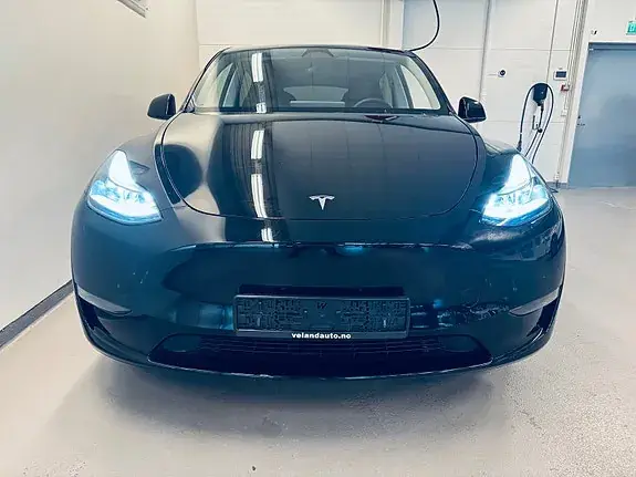 Tesla Model Y 2025 photo 2