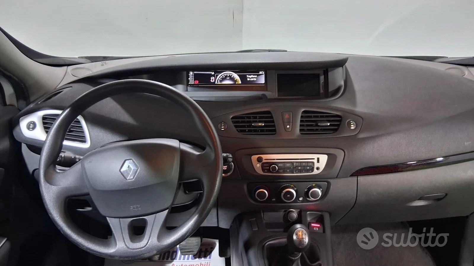 Renault Scenic 2013 photo 4
