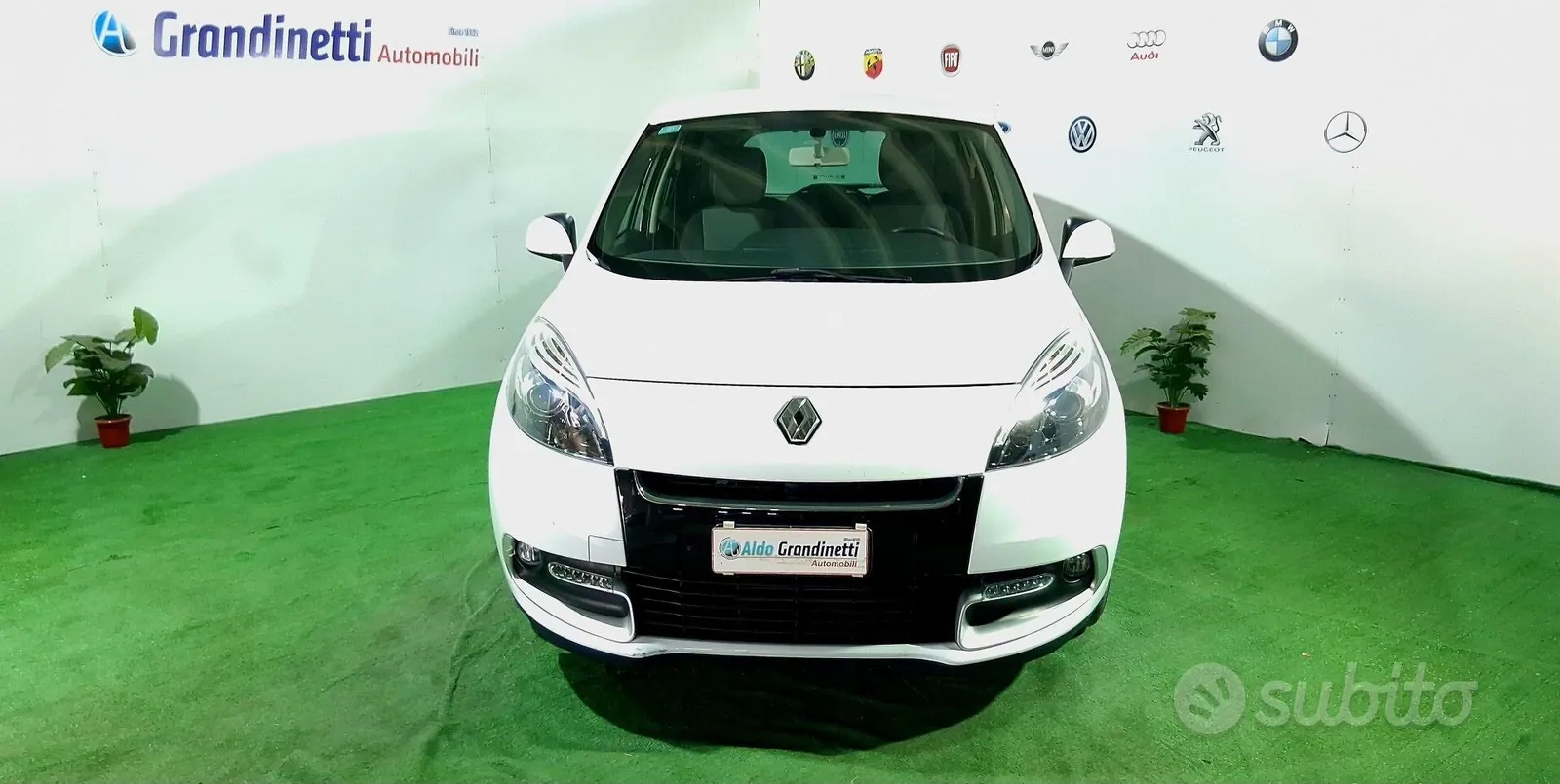 Renault Scenic 2013 photo 2
