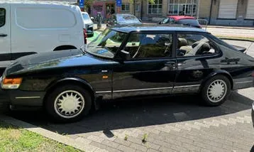 Saab 900