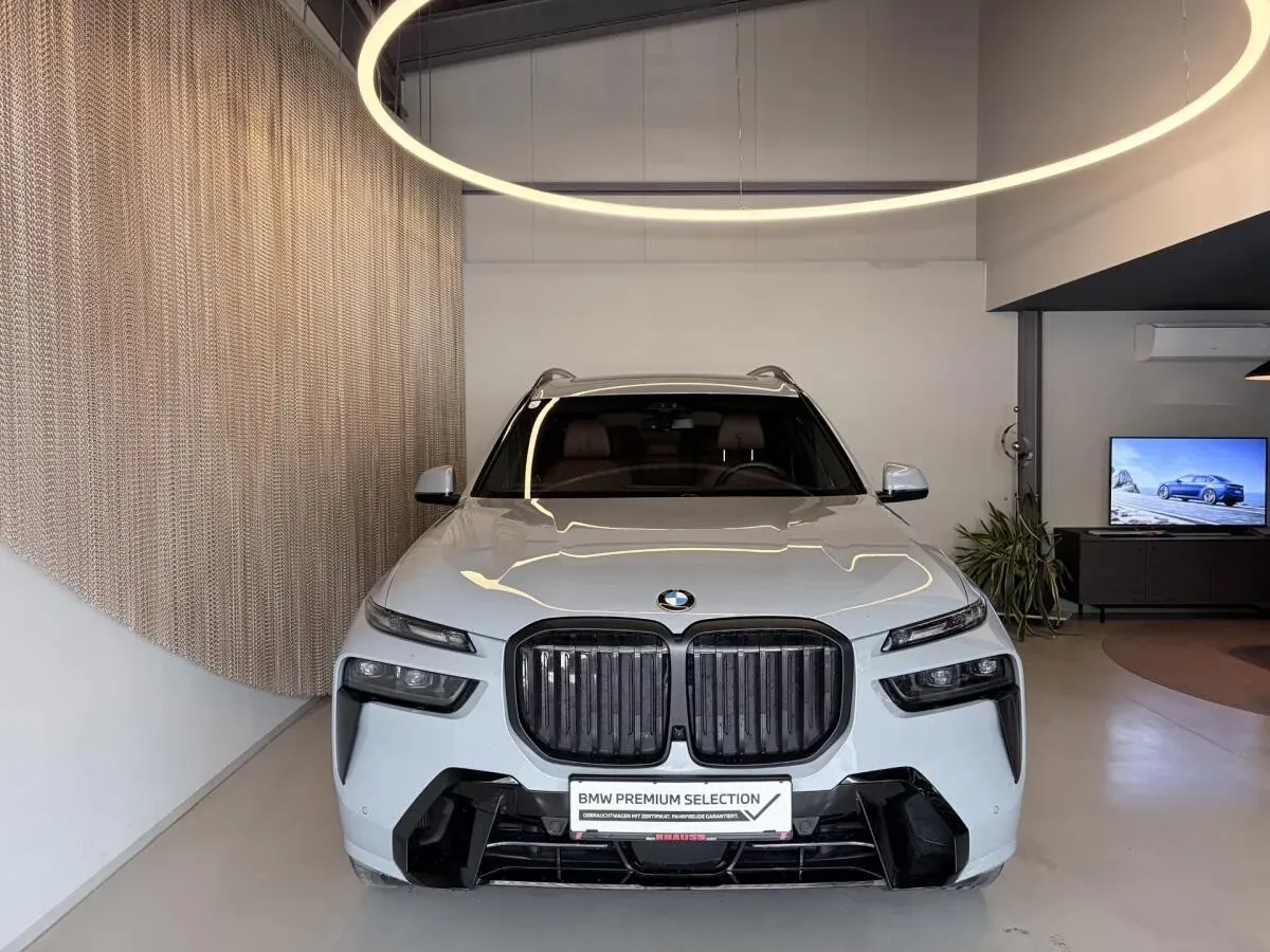 BMW X7 2025 photo 2