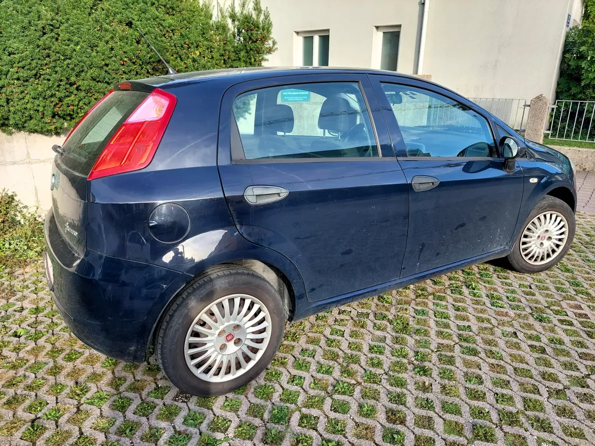 Fiat Grande Punto 2009 photo 2