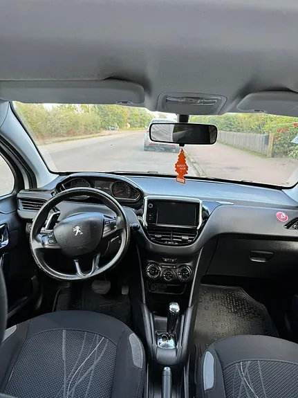 Peugeot 208 2013 photo 5