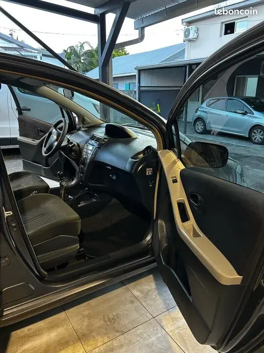 Toyota Yaris 2009 photo 3
