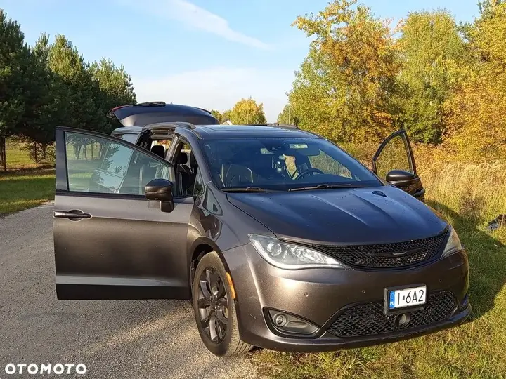 Chrysler Pacifica 2019 photo 2