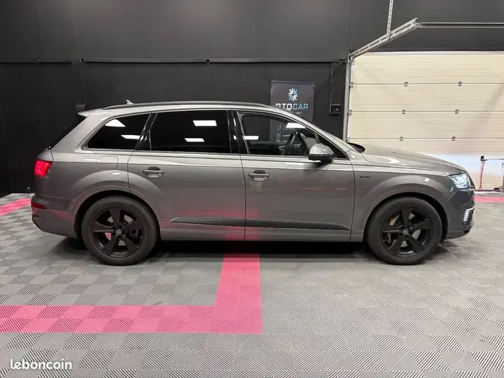 Audi Q7 2017 photo 2