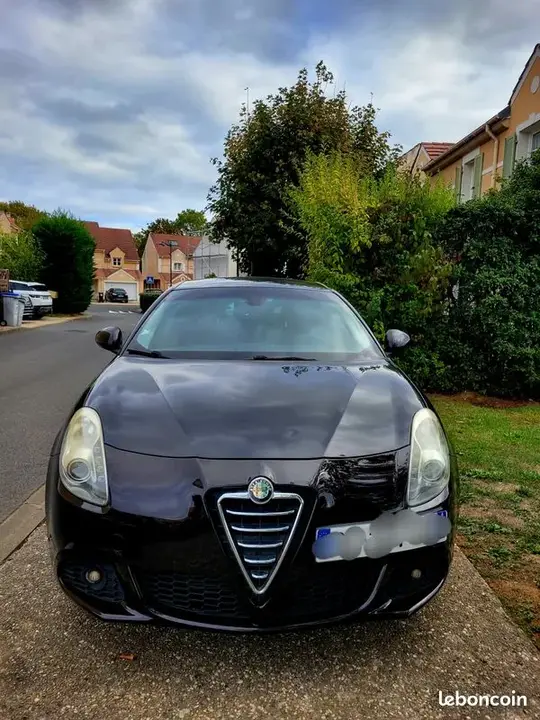 Alfa Romeo Giulietta 2013 photo 2