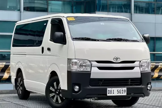 Toyota Hiace Commuter 2023 photo 3