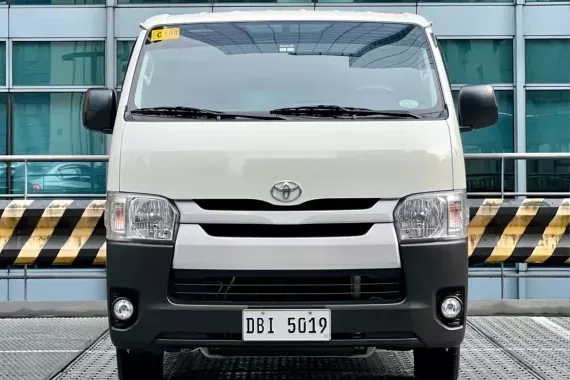Toyota Hiace Commuter