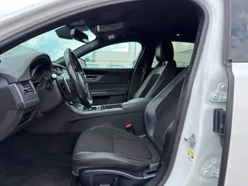 Jaguar Xf 2017 photo 3
