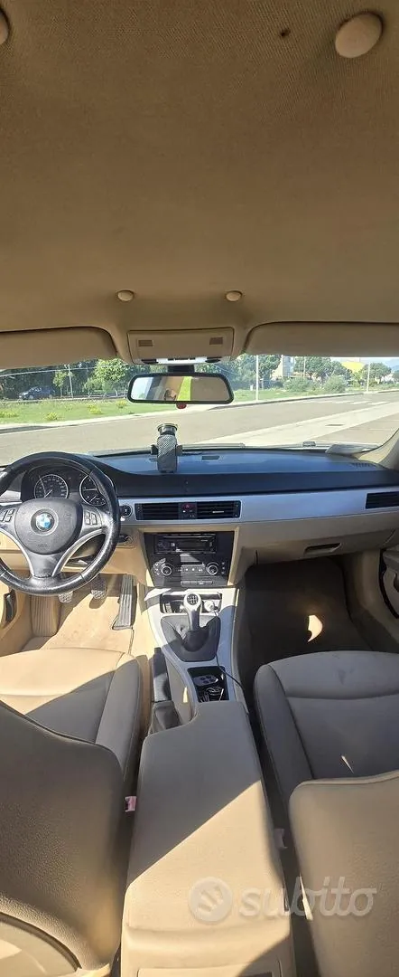 BMW 318D Touring 2009 photo 5