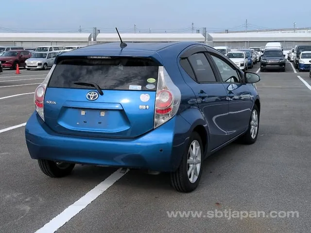 Toyota Aqua 2013 photo 4