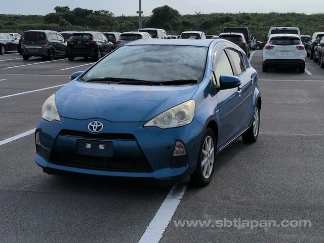 Toyota Aqua 2013 photo 2