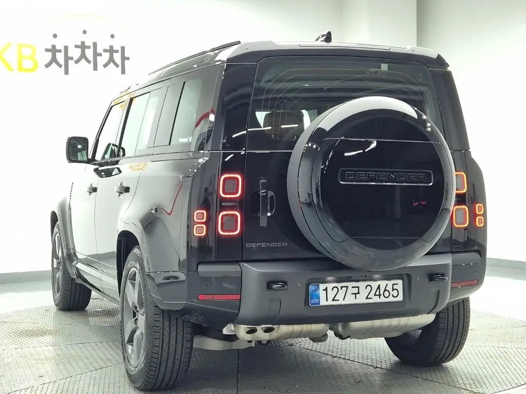 Land Rover Defender 2026 photo 2