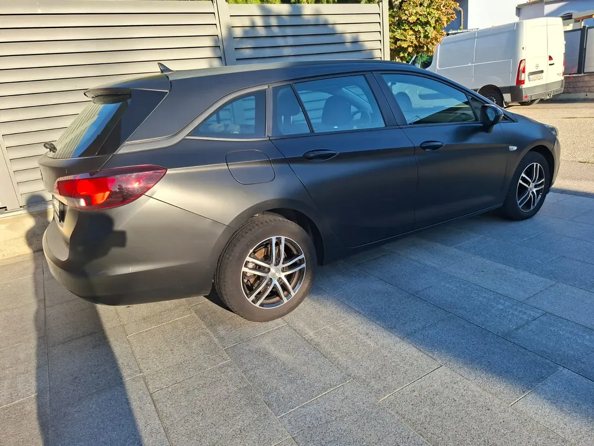 Opel Astra 2017 photo 2