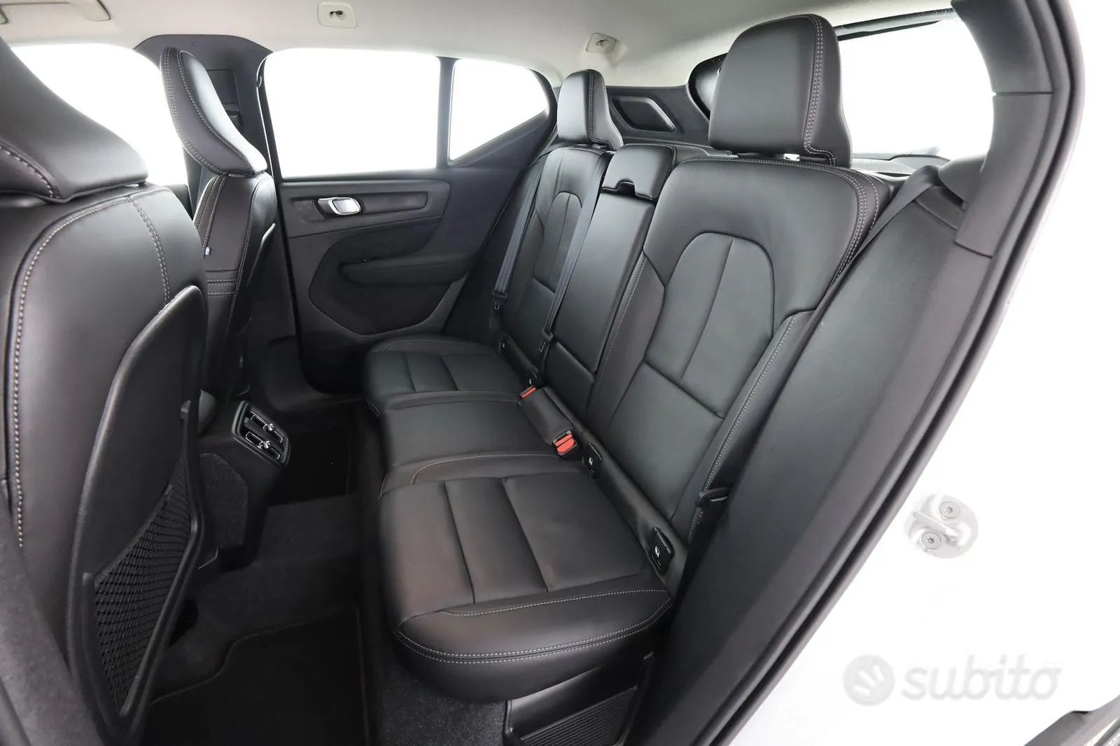 Volvo Xc40 2025 photo 3