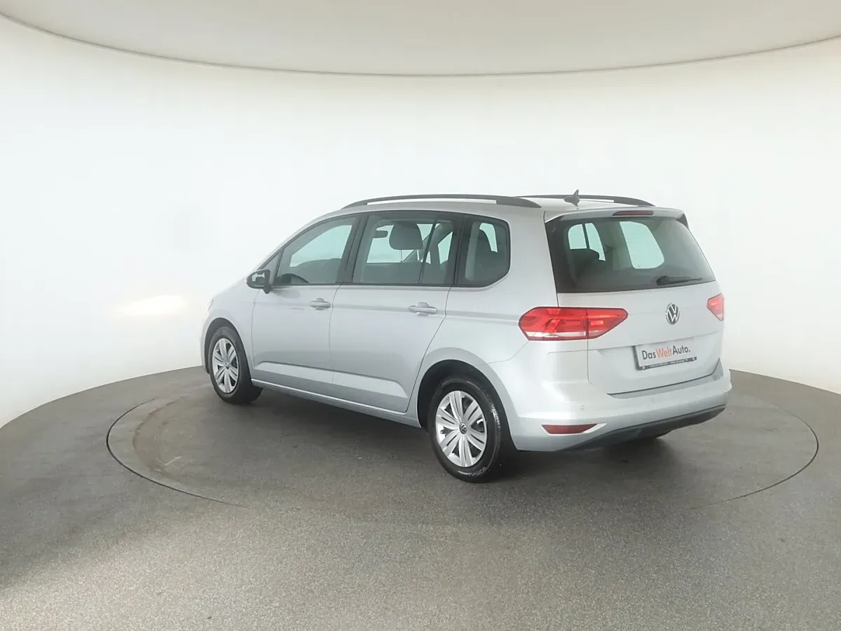 Volkswagen Touran 2023 photo 3
