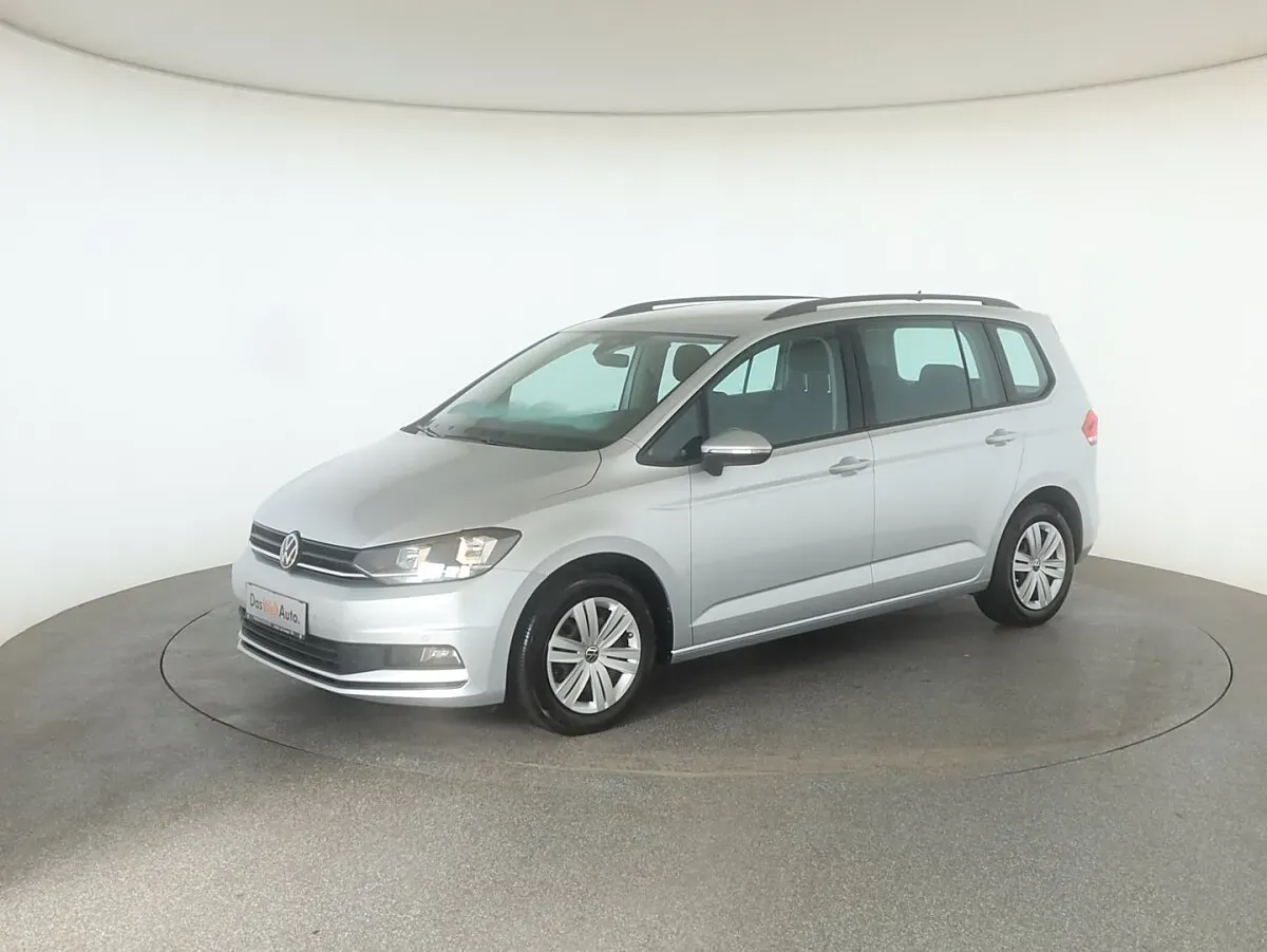 Volkswagen Touran 2023 photo 2