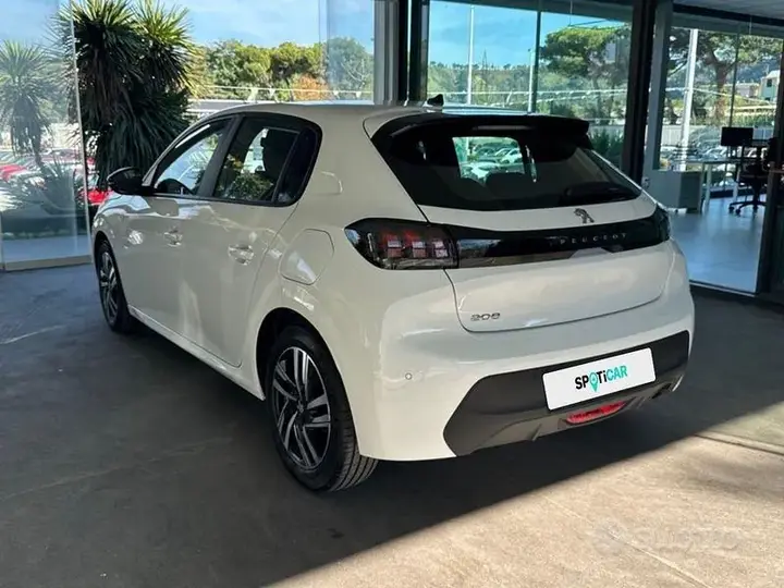 Peugeot 208 2024 photo 3