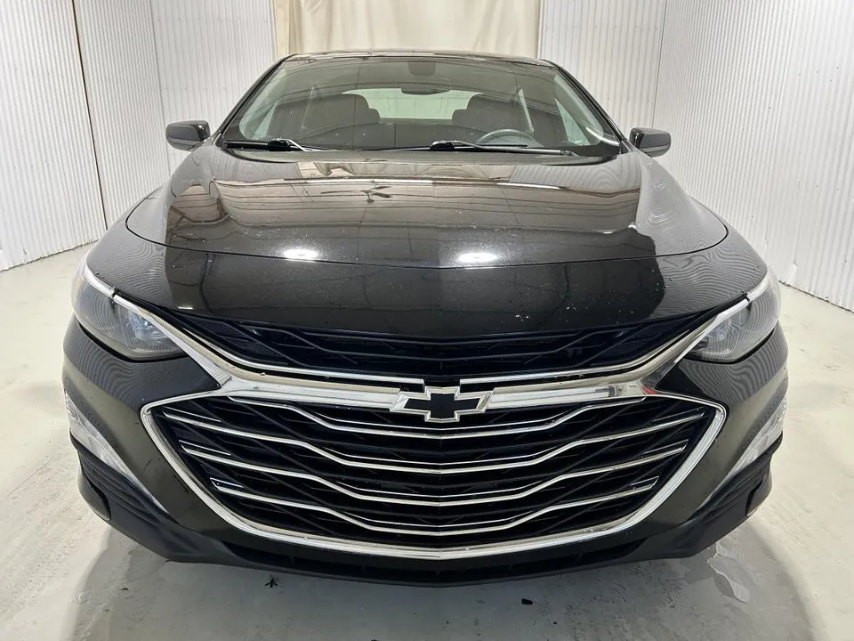 Chevrolet Malibu 2021 photo 2