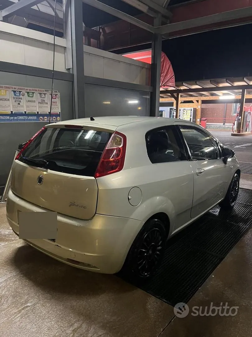 Fiat Grande Punto 2005 photo 4