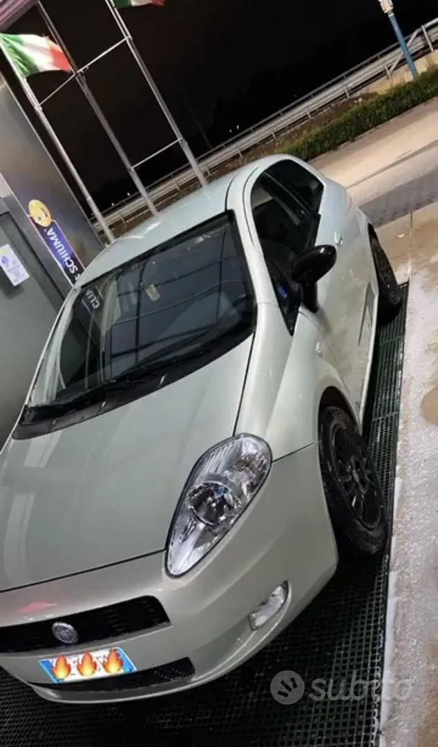 Fiat Grande Punto 2005 photo 2