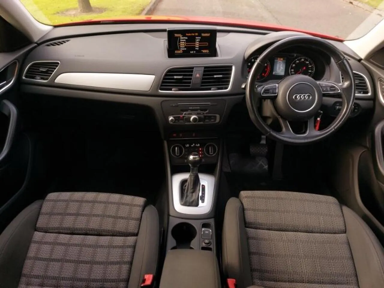 Audi Q3 2016 photo 3