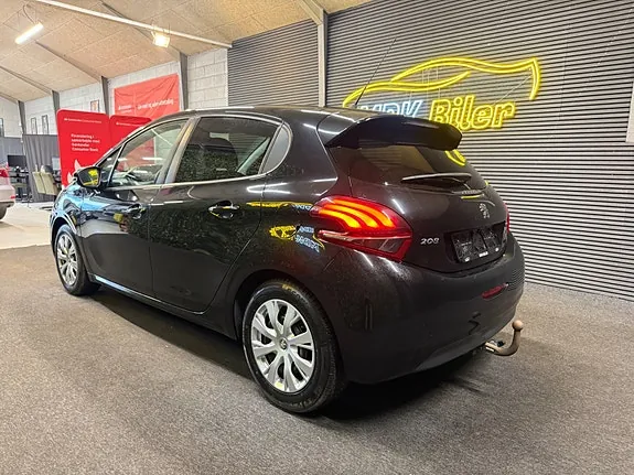 Peugeot 208 2018 photo 3