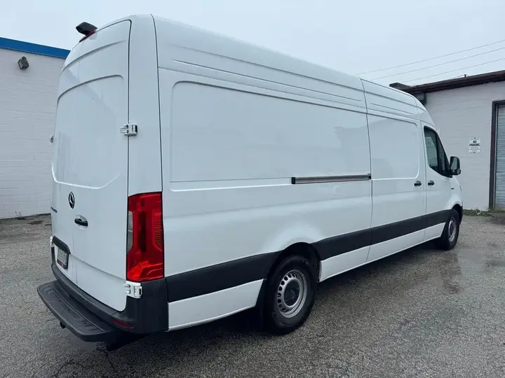 Mercedes-Benz Sprinter 2024 photo 4