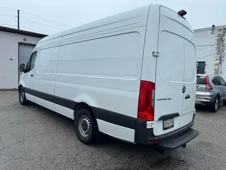 Mercedes-Benz Sprinter 2024 photo 3