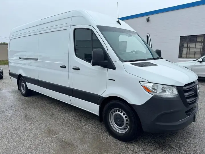 Mercedes-Benz Sprinter 2024 photo 2