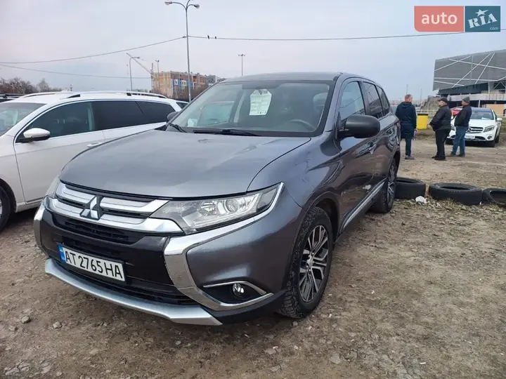 Mitsubishi Outlander 2018 photo 2