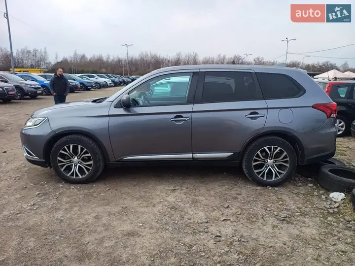 Mitsubishi Outlander 2018 photo 3