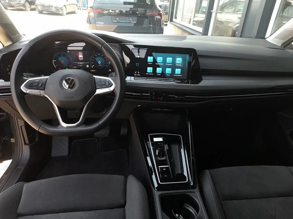Volkswagen Golf 2023 photo 3