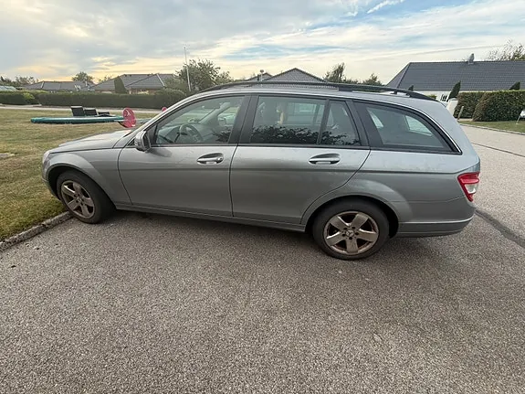 Mercedes-Benz C200 2010 photo 2