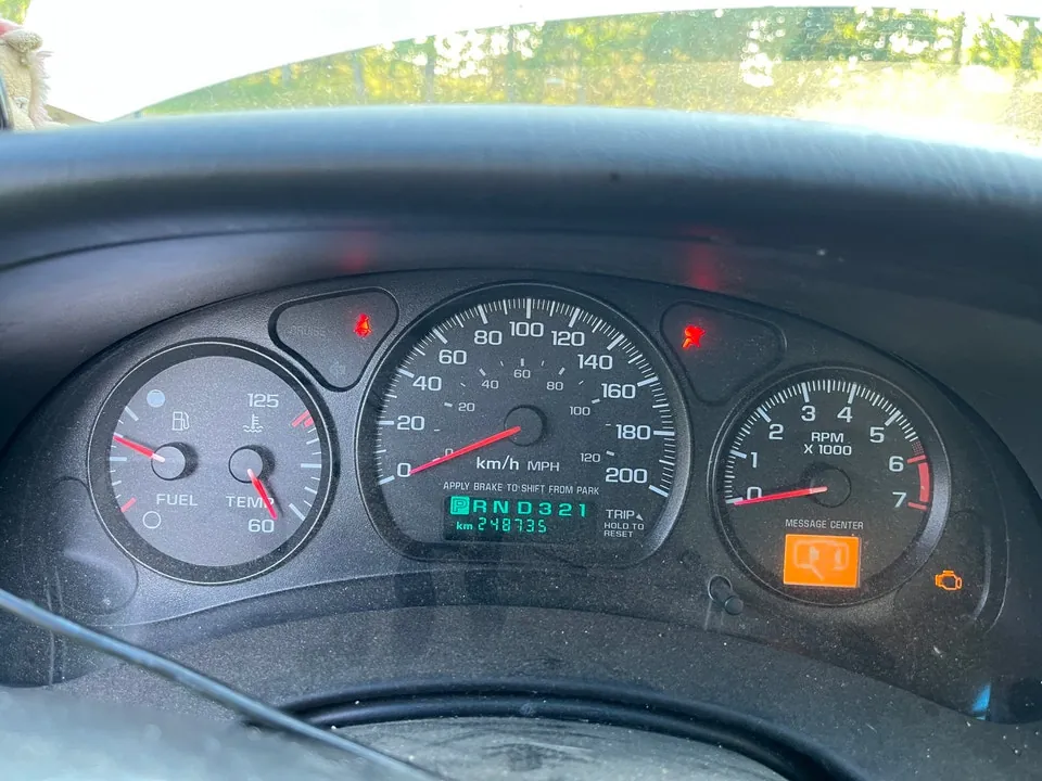 Chrysler Monte Carlo 2004 photo 2
