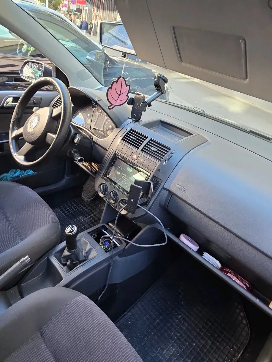 Volkswagen Polo 2006 photo 2