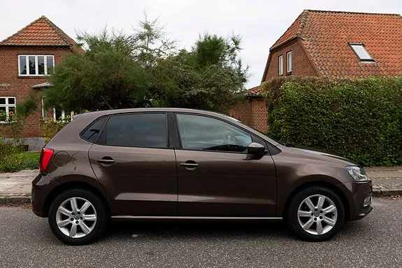 Volkswagen Polo 2015 photo 2