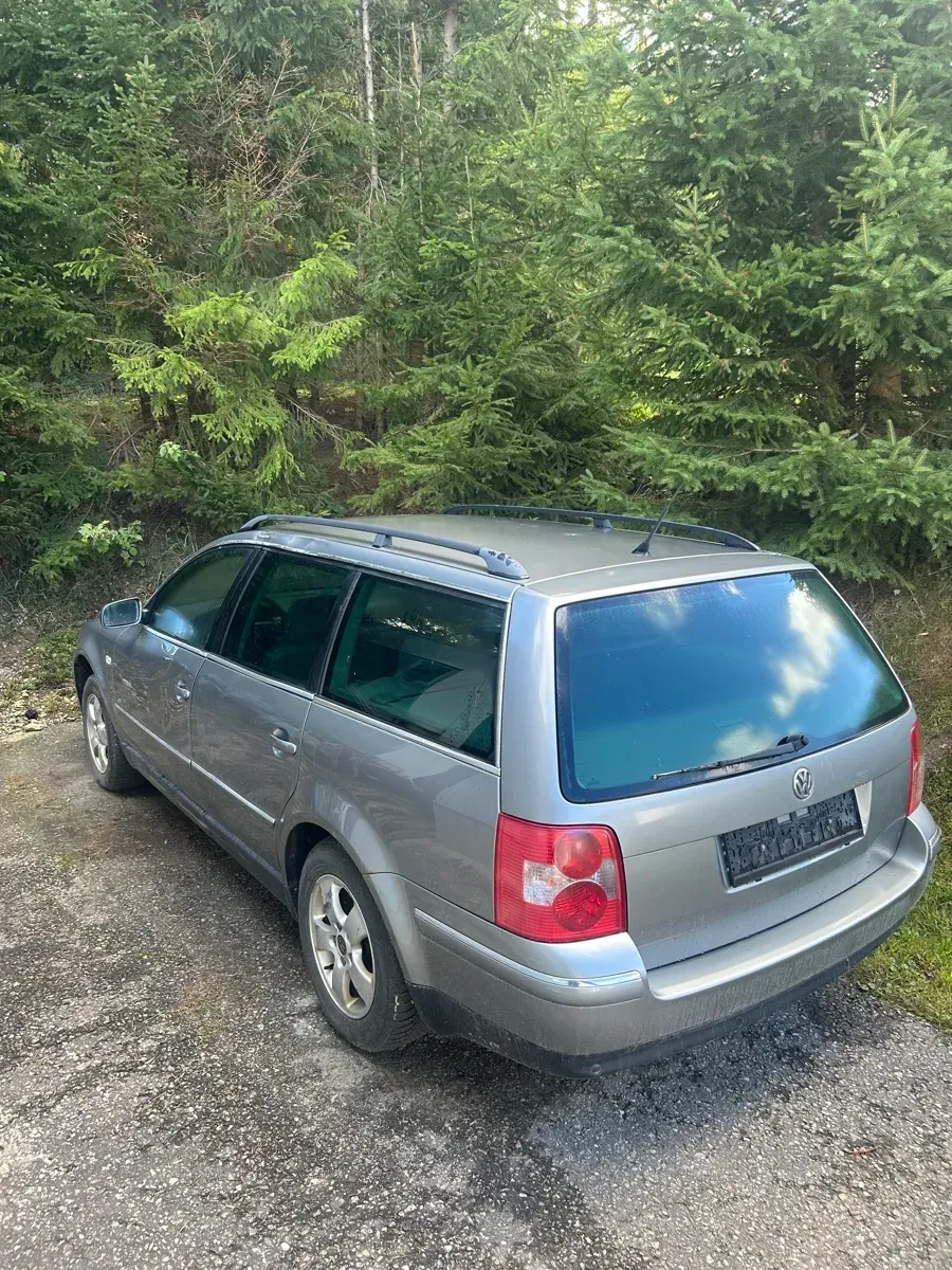 Volkswagen Passat 2003 photo 2