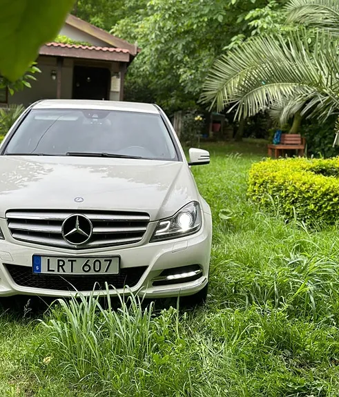 Mercedes-Benz C220