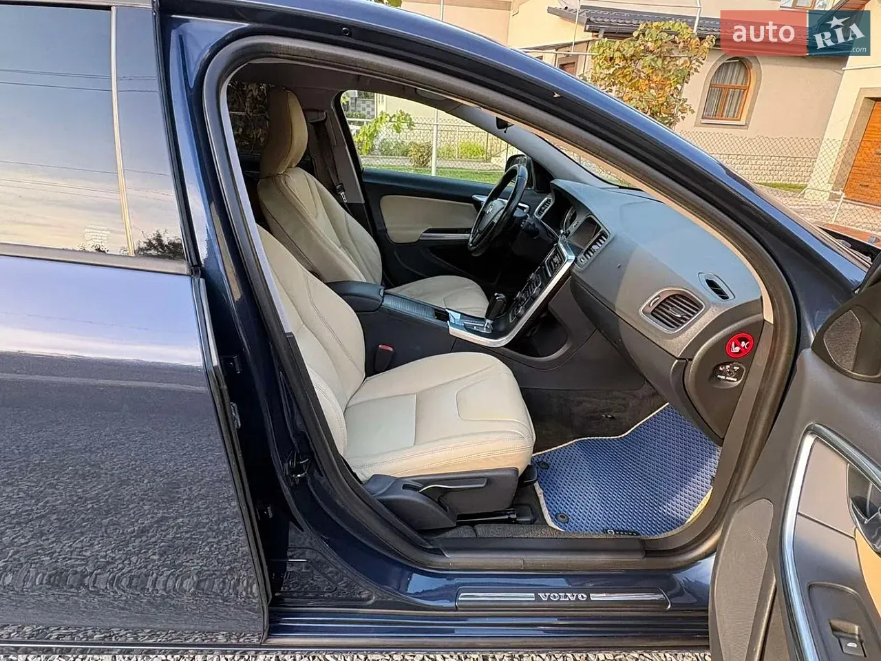 Volvo V60 2011 photo 2