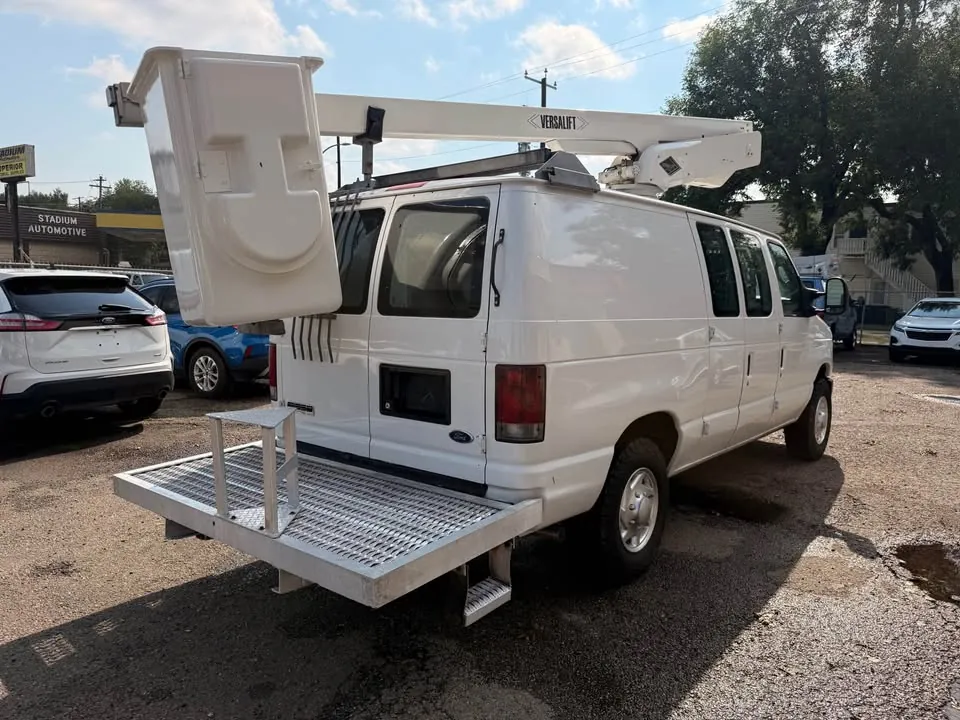 Ford E-350 Super Duty 2009 photo 3