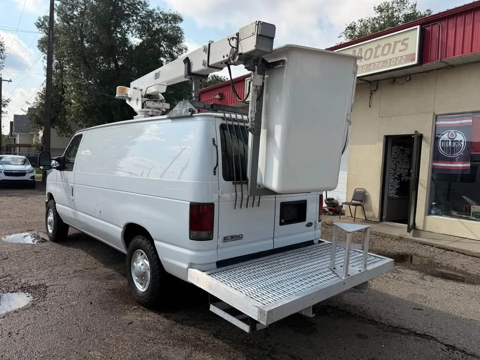 Ford E-350 Super Duty 2009 photo 4