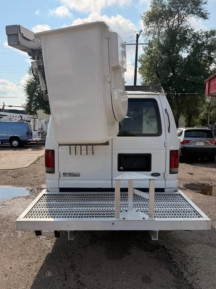 Ford E-350 Super Duty 2009 photo 5