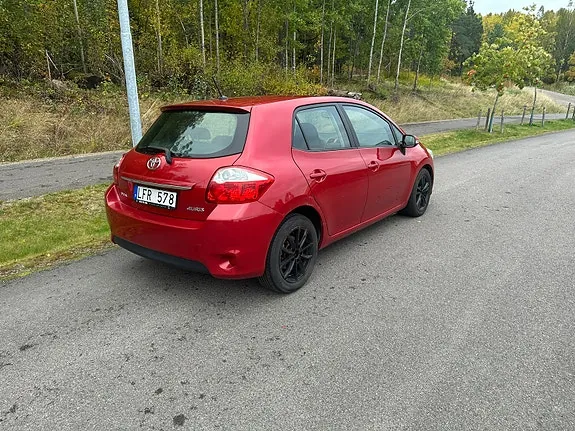Toyota Auris 2011 photo 4