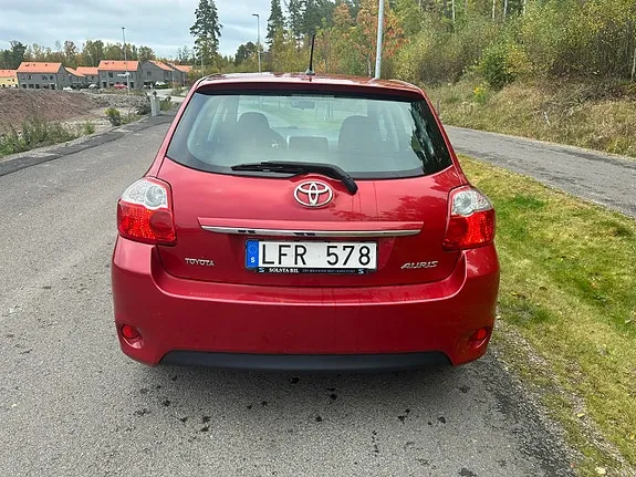 Toyota Auris 2011 photo 3