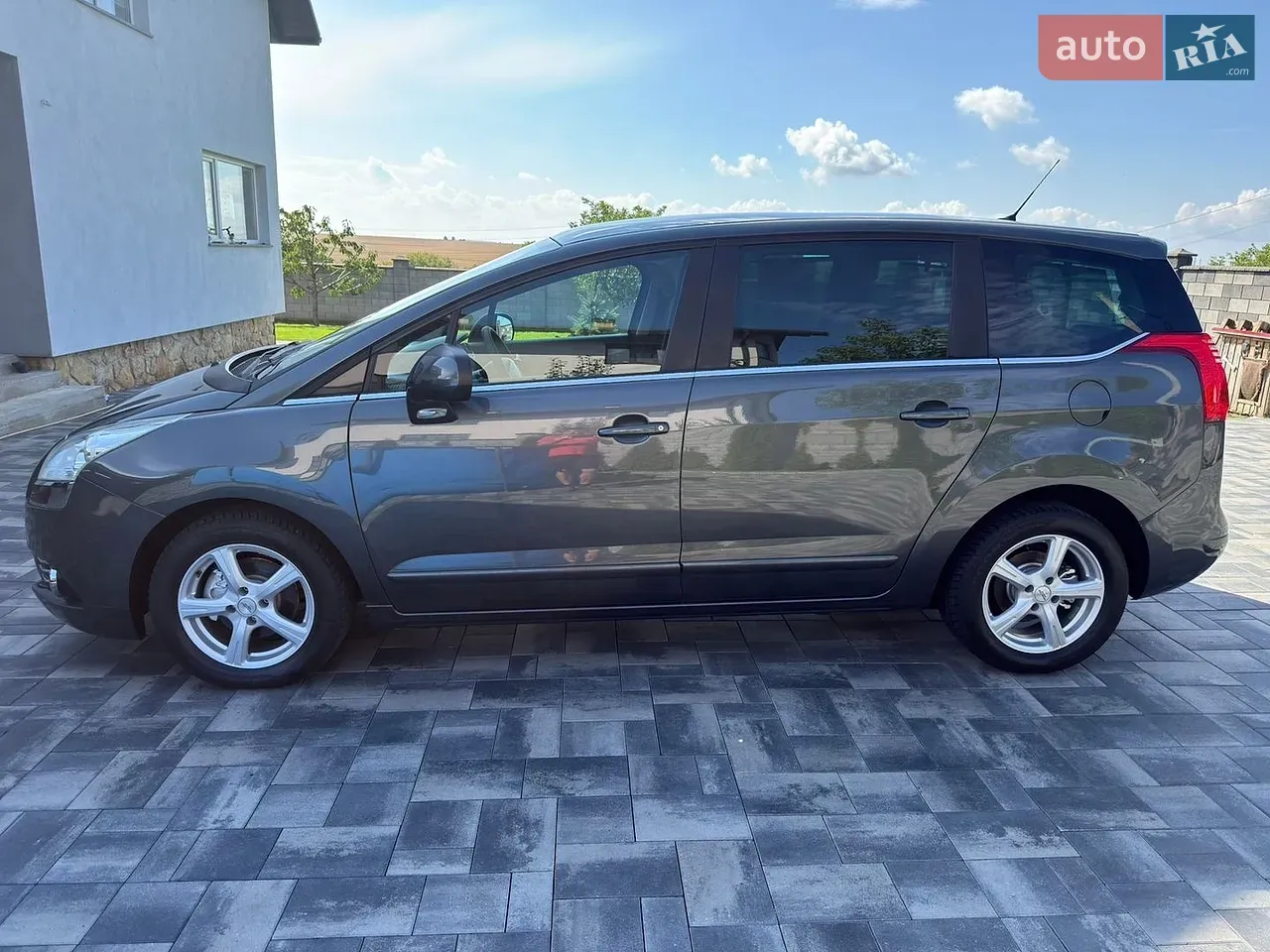 Peugeot 5008 2011 photo 3